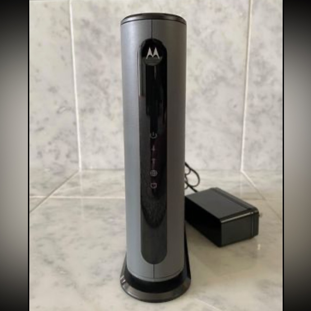 Motorola MB7621 24x8 DOCSIS 3.0 cable modem.